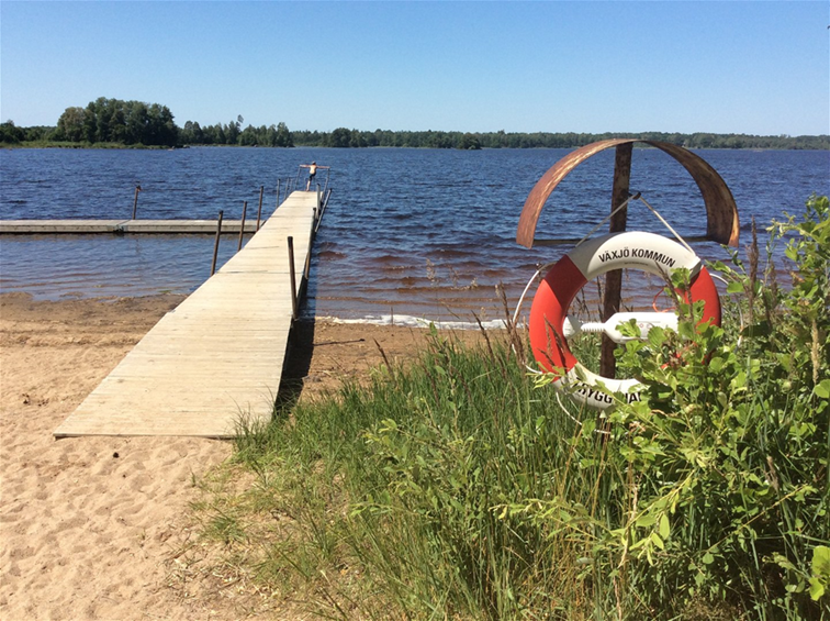 Städning av badplatsen